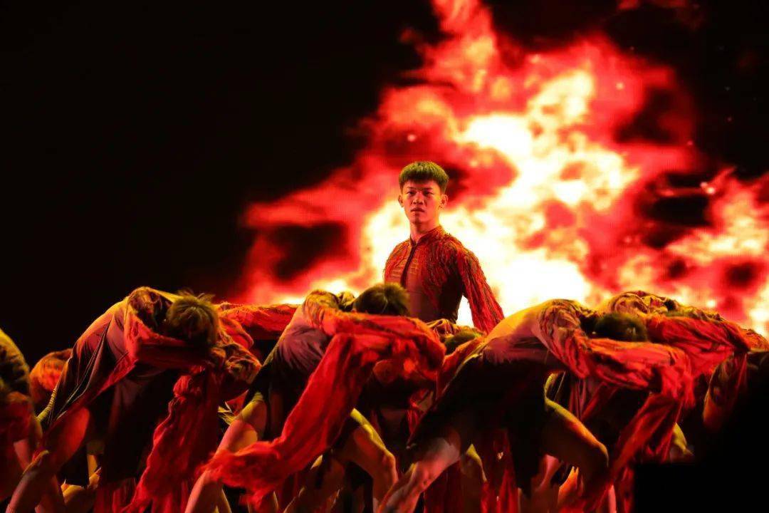 爱游戏娱乐-出色防守首场状态出色，热火观众沸腾！，哈兰德重返赛场赢得满堂喝彩-爱游戏娱乐