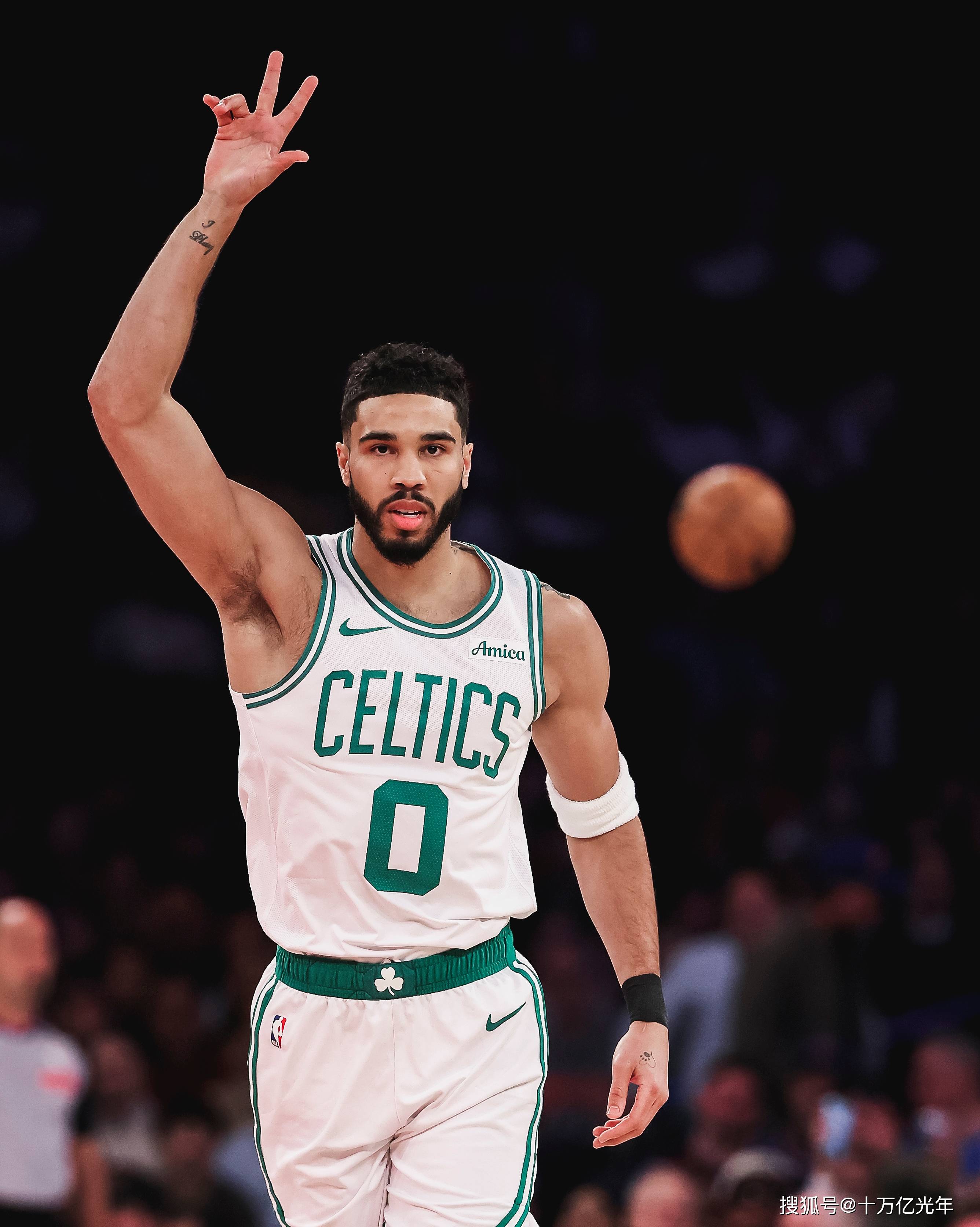 爱游戏官方网站-塔图姆在尤文图斯比赛中重返赛场，重返赛场引发热议！-爱游戏官方网站